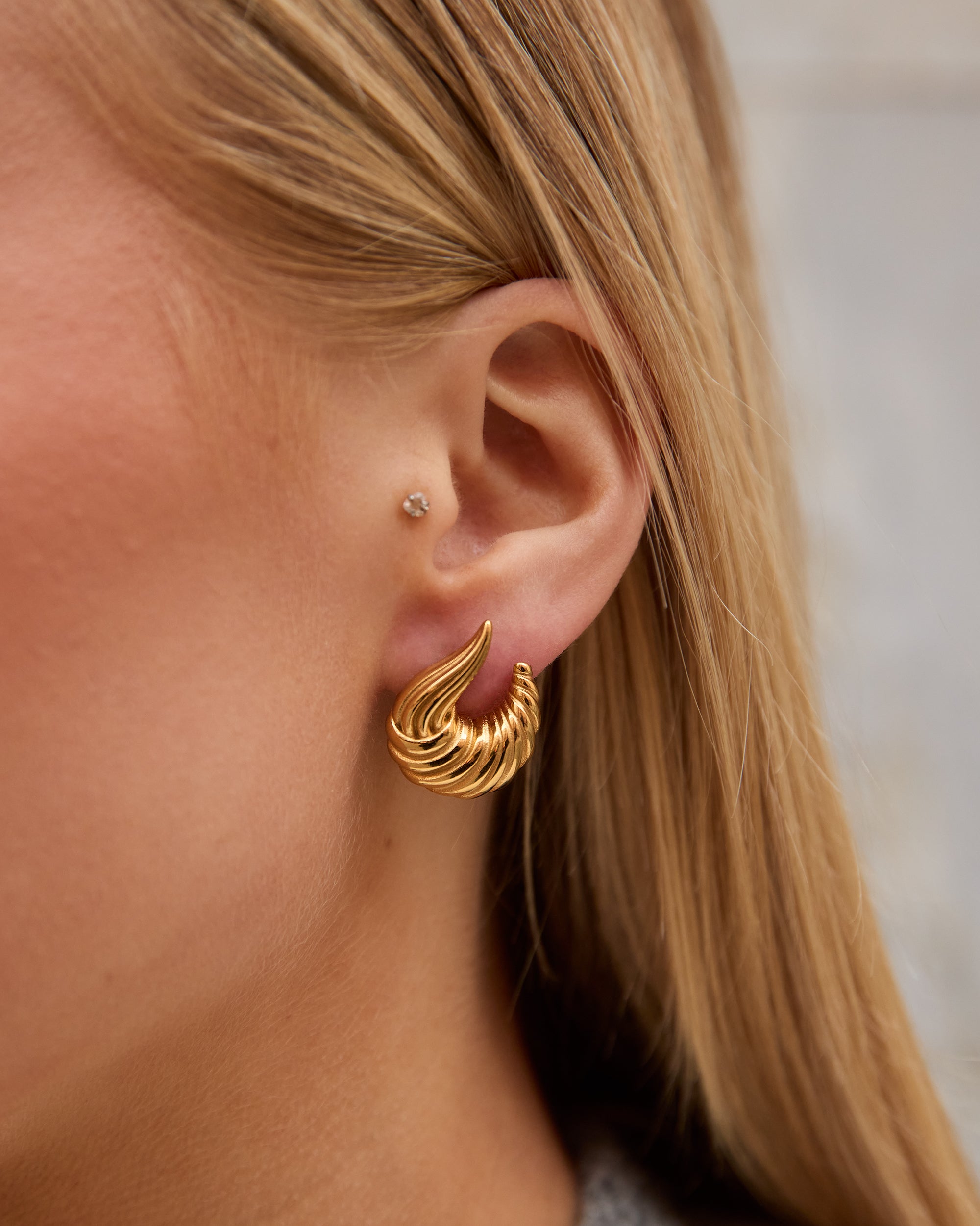 Bold Swirl Earring Gold