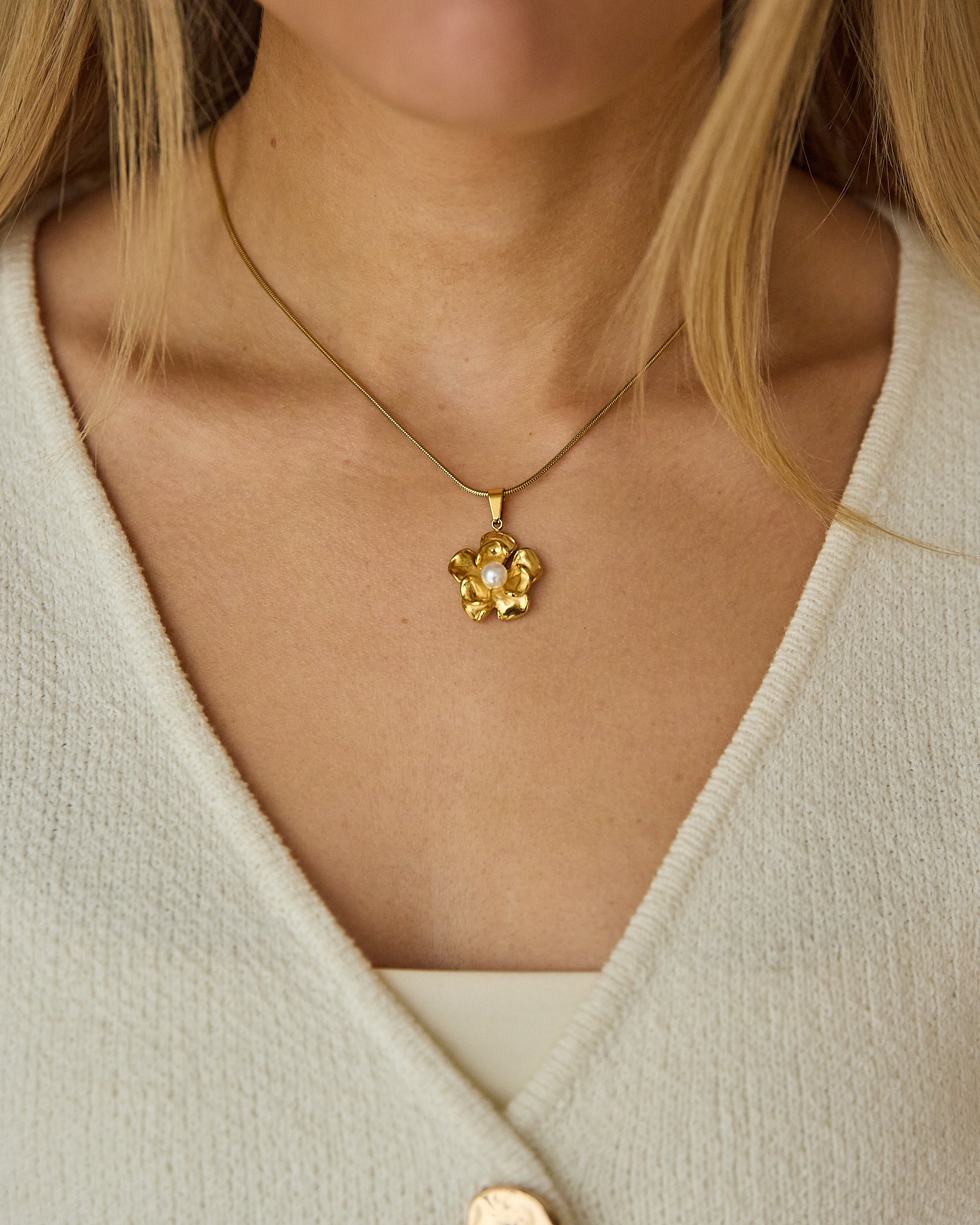 Floral Pearl Necklace