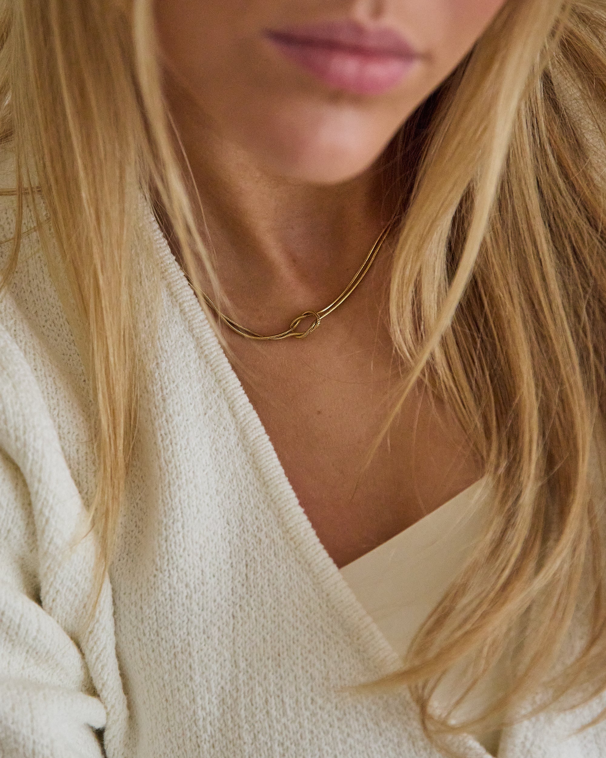 Knot Necklace Gold